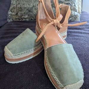 Vince Camuto espadrilles